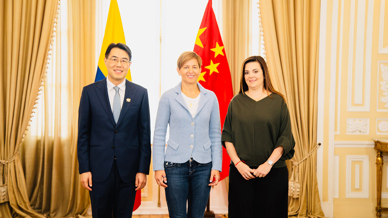 CHINA DONA RECURSOS PARA ADULTOS MAYORES DE MOMPOX Y PLANETA RICA.